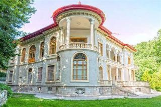 🏰 "کاخ سلطنتی: گنجی نادر در تهران در میان 300 هکتار باغ کاخ" 🌿